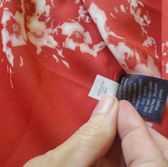 Simply Vera Vera Wang Yoke Front Shell Sleeveless Red & White Floral Sz L Tunic - Picture 10 of 11